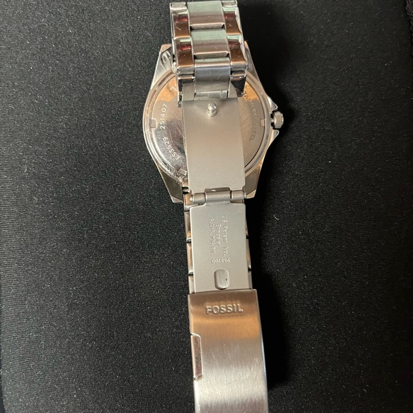 Women’s Fossil Watch - Picture 2 of 6